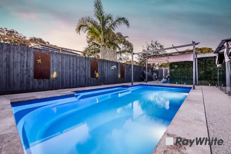7 Maureen Close, Cranbourne West VIC 3977