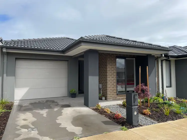 48 Woodman Circuit