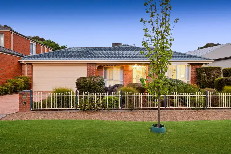 8 Lowanna Street, Berwick VIC 3806