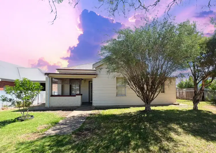8 Bollinger Street, Parkes NSW 2870