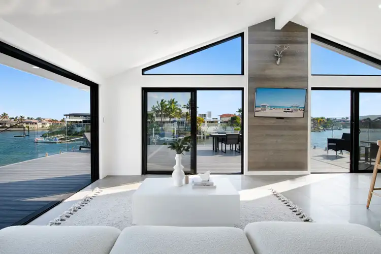 15 Bernardino Court, Mermaid Waters QLD 4218