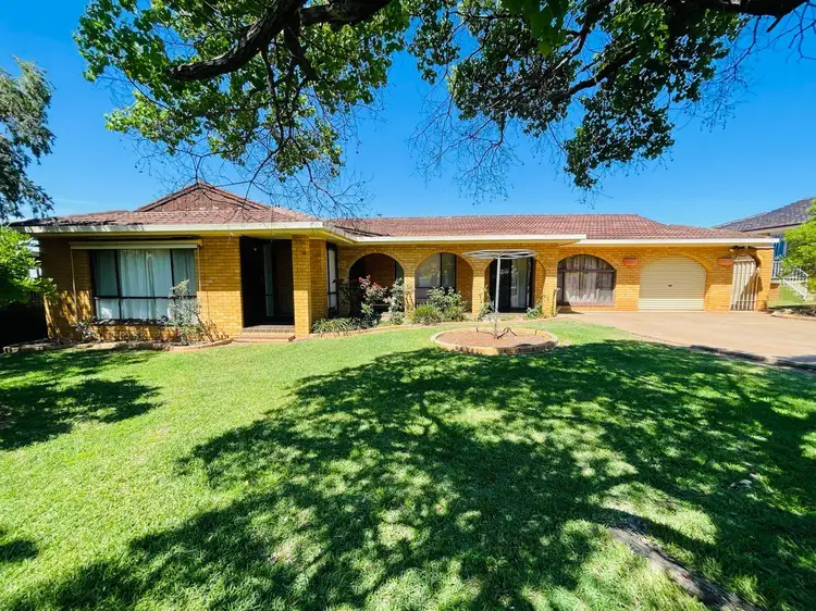 17 Gatenby Street, Condobolin NSW 2877