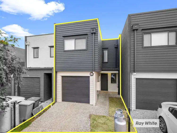 27 Woodroffe Crescent