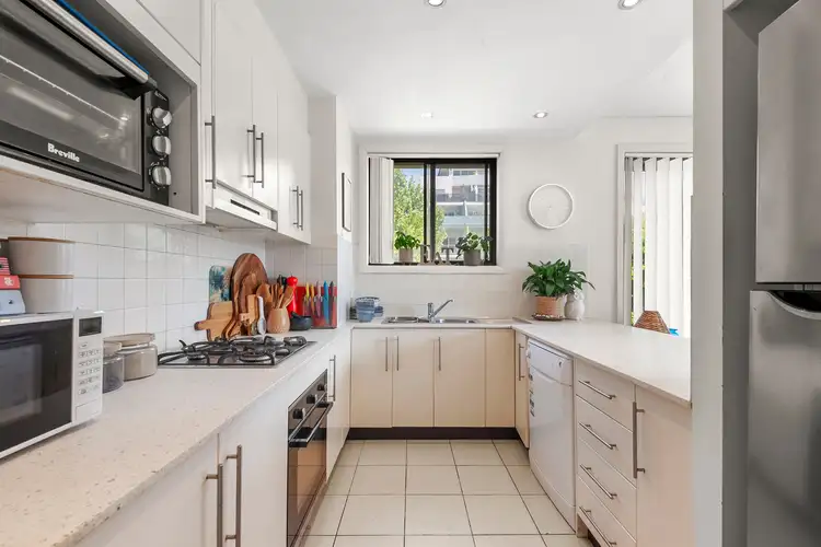 Fifth view of Homely apartment listing, 1/10 Oaks Avenue, Dee Why NSW 2099
