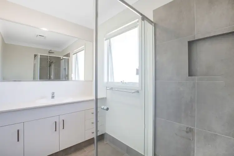 Fifth view of Homely house listing, 42 Greenview Circuit, Arundel QLD 4214