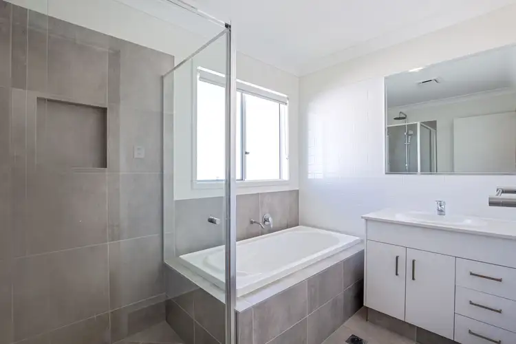 Sixth view of Homely house listing, 42 Greenview Circuit, Arundel QLD 4214