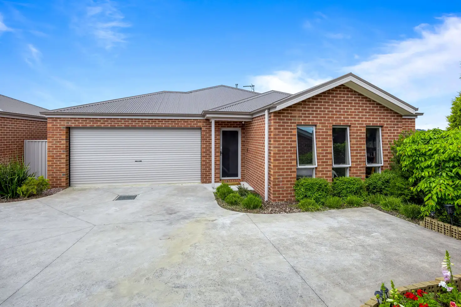 Main view of Homely townhouse listing, 2/40 Vickers Street, Sebastopol VIC 3356