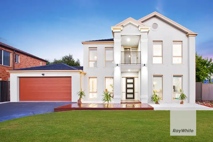 5 Hele Close, Caroline Springs VIC 3023