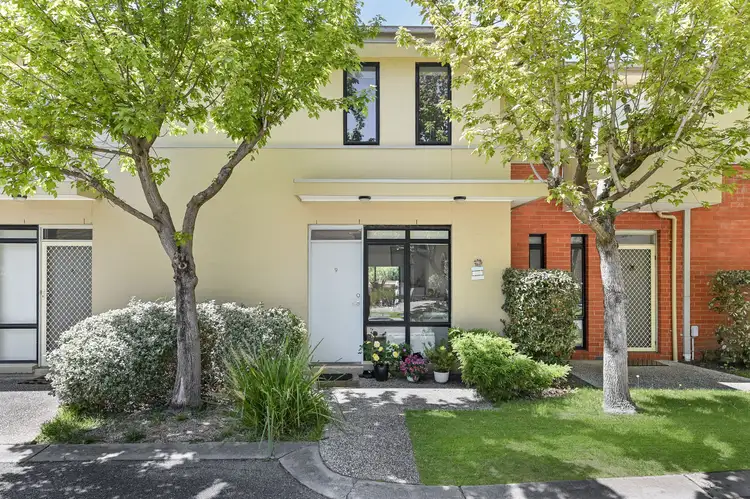 9 Shady Mews, Clayton VIC 3168