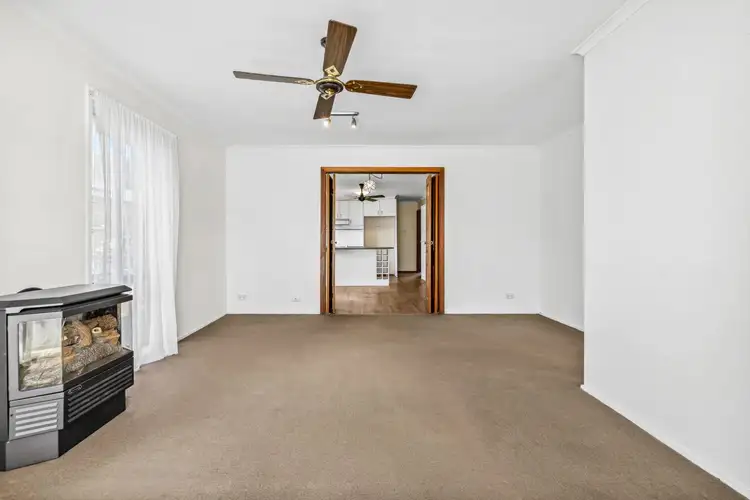 Fifth view of Homely house listing, 4 Citrinus Court, Romsey VIC 3434