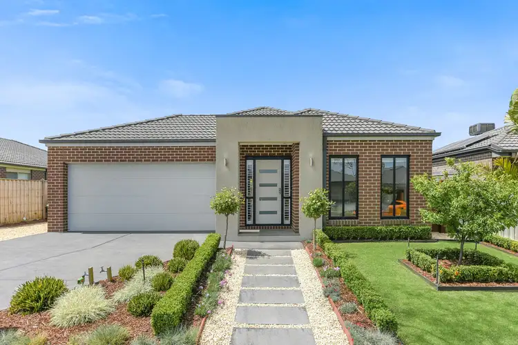 10 Esk Street, Clyde North VIC 3978