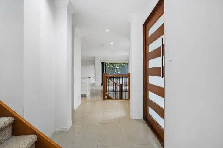 12 Dolphin Avenue