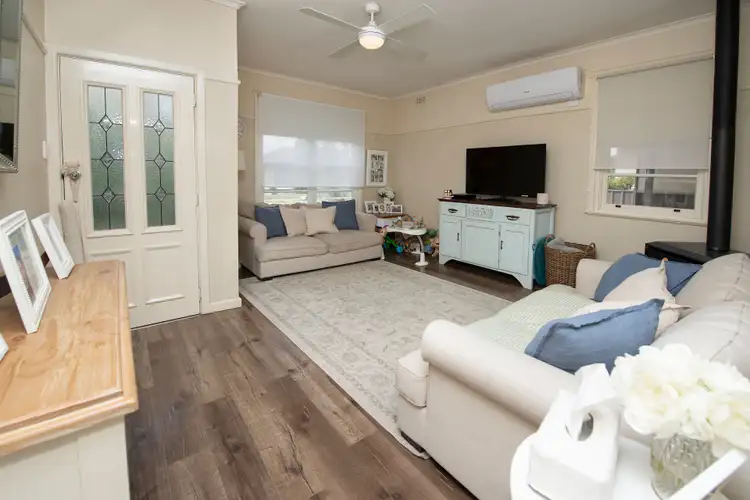 Fifth view of Homely house listing, 8 Mundle Avenue, Swan Hill VIC 3585