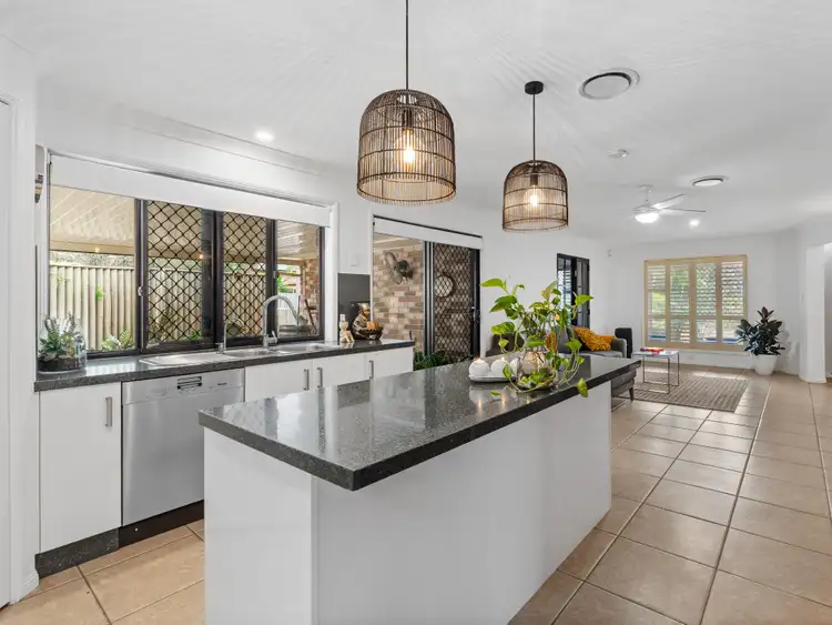 7 Whittome Esplanade, Murrumba Downs QLD 4503