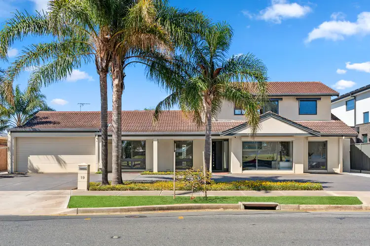 19 Hawkesbury Way, West Lakes Shore SA 5020