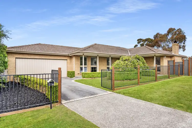16 Jinchilla Avenue