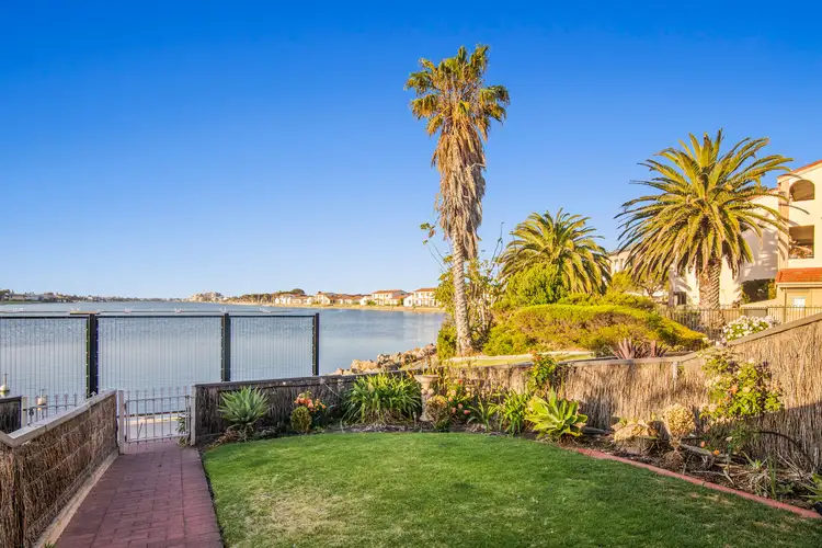 2/252 Trimmer Parade, West Lakes SA 5021
