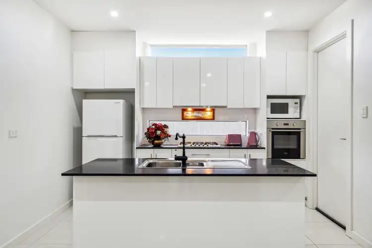 2/30 West Lakes Boulevard, Albert Park SA 5014