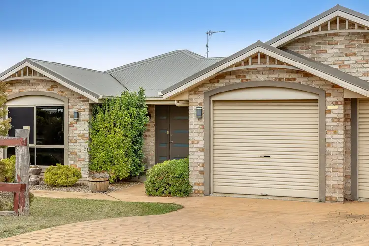 3 Lauren Court, Glenvale QLD 4350