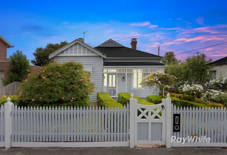 13 Earlstown Road, Hughesdale VIC 3166