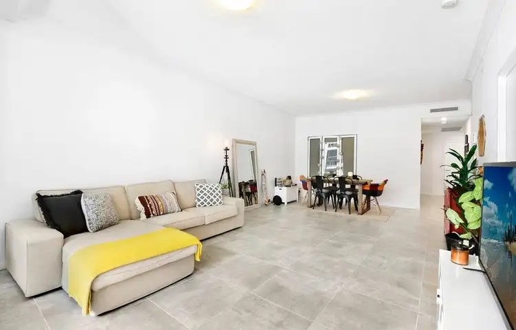 2215/397 Christine Avenue, Varsity Lakes QLD 4227
