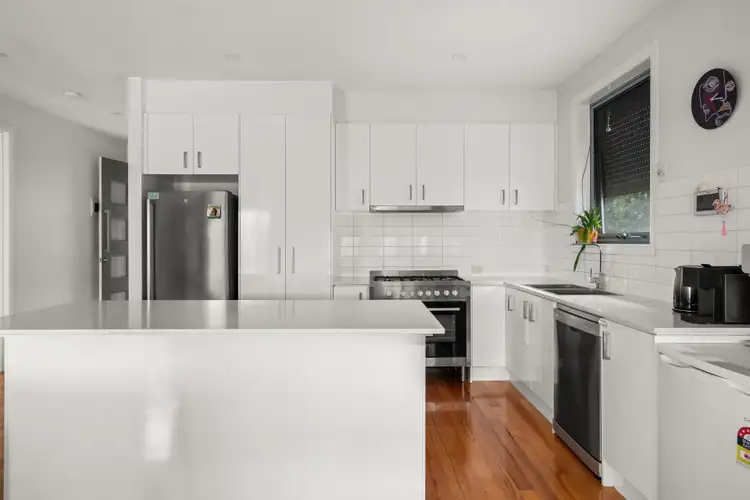 Seventh view of Homely house listing, 2/15 Earlsfield Court, Deer Park VIC 3023
