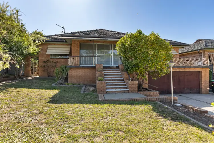 16 White Avenue