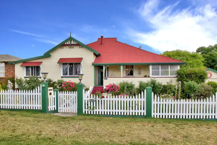 83 Bulwer Street, Tenterfield NSW 2372