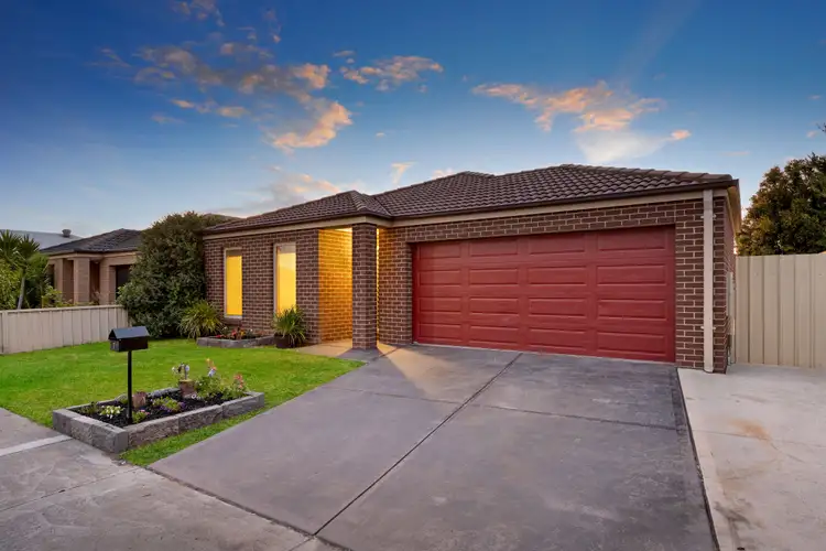Second view of Homely house listing, 7 Muscari Drive, Pakenham VIC 3810