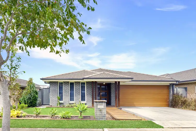 8 Sturt Street, Jordan Springs NSW 2747