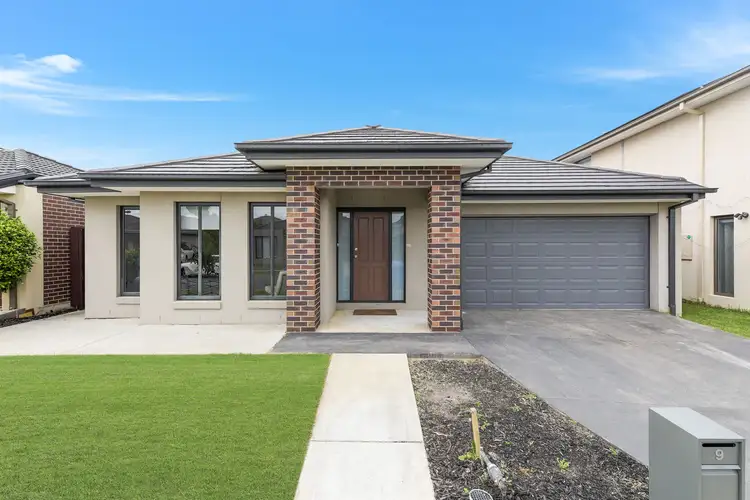 9 Mcnaughton Crescent, Berwick VIC 3806