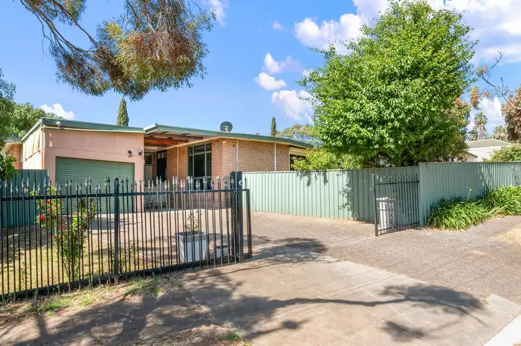 4 Mitchell Drive, Para Hills SA 5096