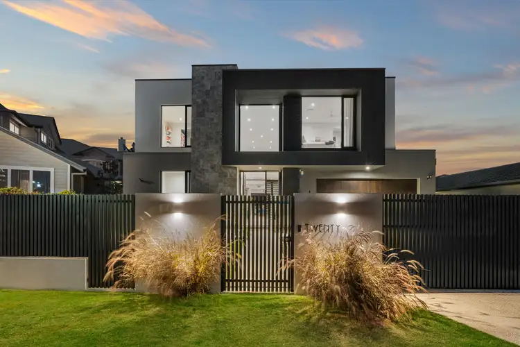 20 Welby Street, Broadbeach Waters QLD 4218