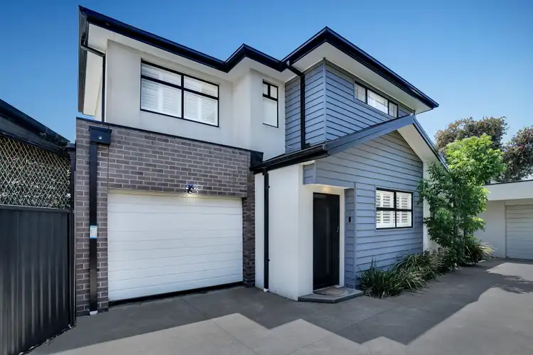 2/4 Cherry Avenue, Altona North VIC 3025