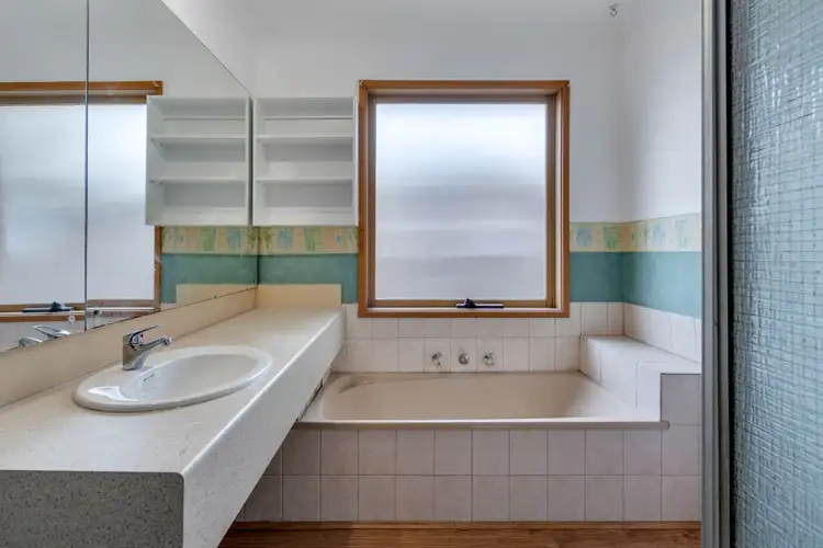 Fourth view of Homely house listing, 2 Banbury Crescent, Craigieburn VIC 3064