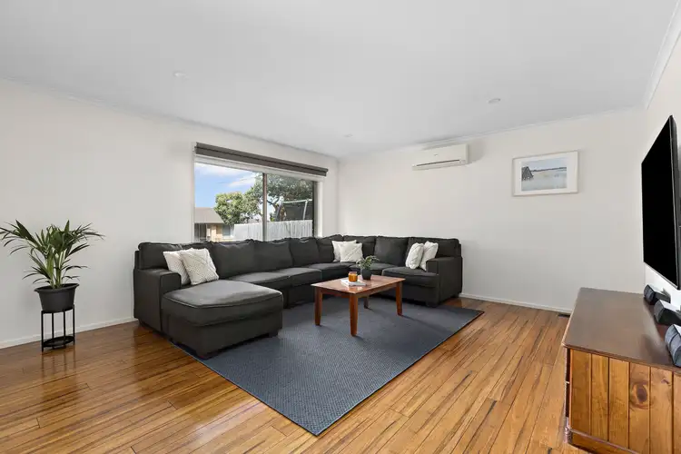 Second view of Homely house listing, 2 Nesbit Court, Frankston VIC 3199