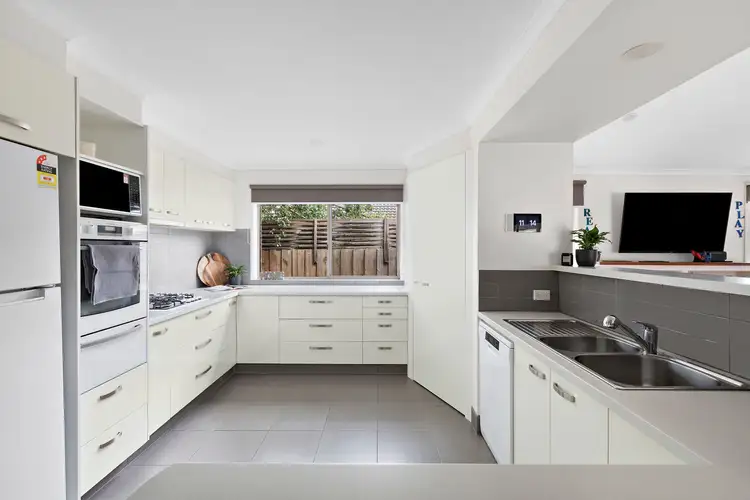 Third view of Homely house listing, 2 Nesbit Court, Frankston VIC 3199