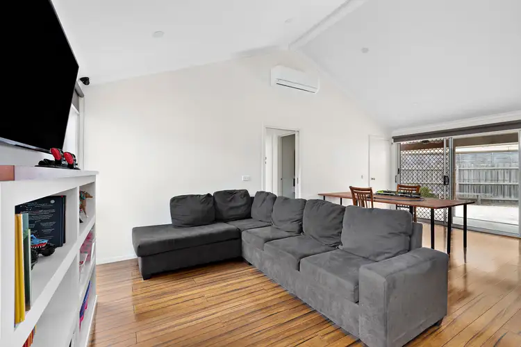 Fifth view of Homely house listing, 2 Nesbit Court, Frankston VIC 3199