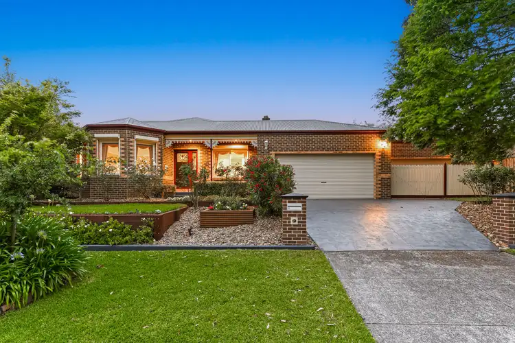 4 Grove Gardens, Berwick VIC 3806