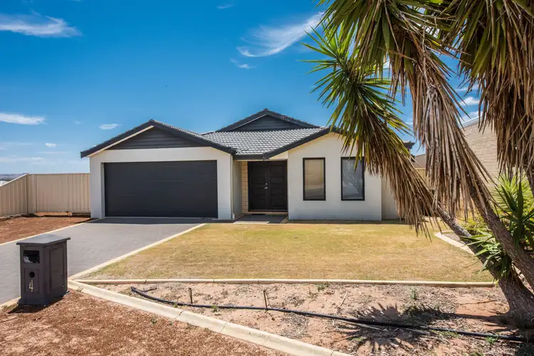 4 Wildwave Bend, Wandina WA 6530