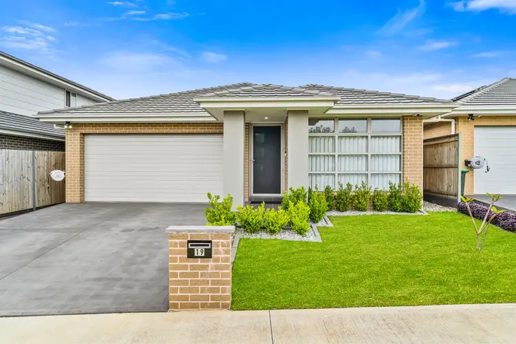 19 Fleece Loop, Oran Park NSW 2570