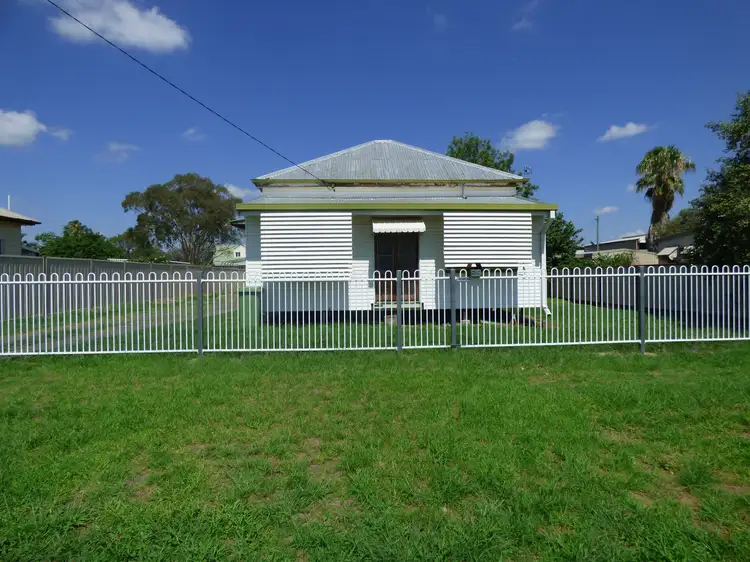 99 Charles Street, Roma QLD 4455