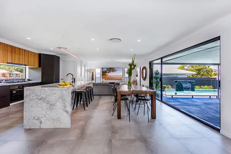 12 Piccadilly Place, Highland Park QLD 4211
