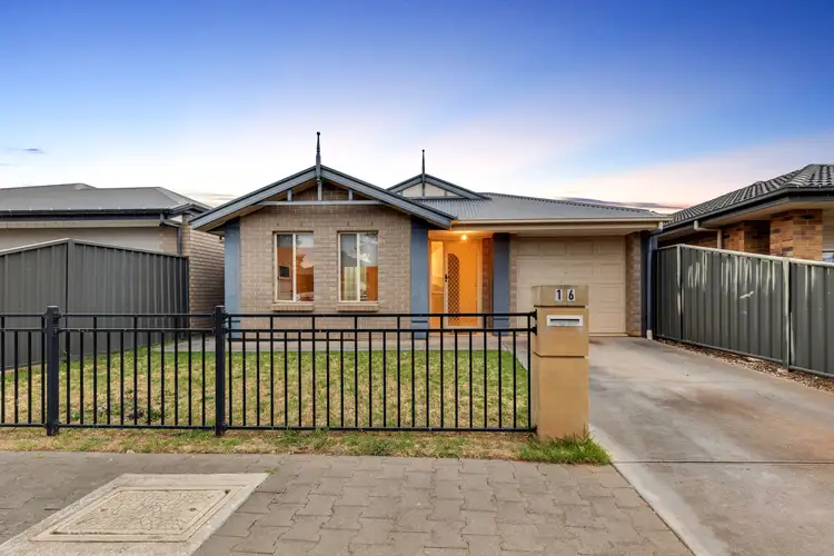 16 Semillon Crescent