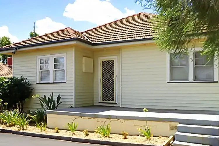 42 Boundary Road