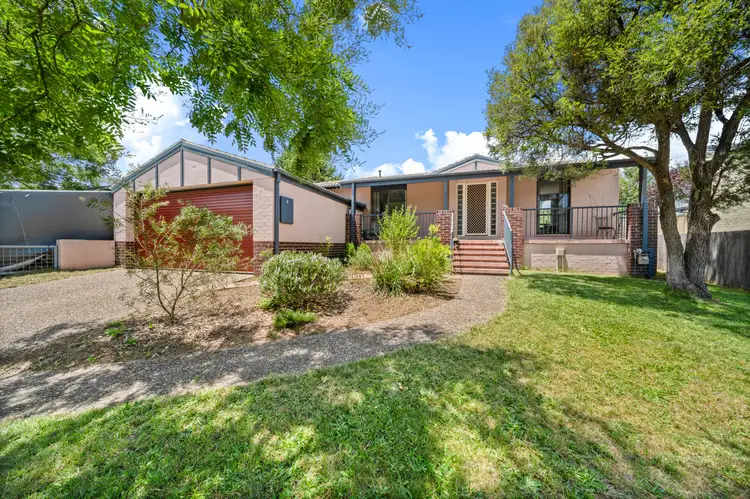 8 Nivison Place, Charnwood ACT 2615