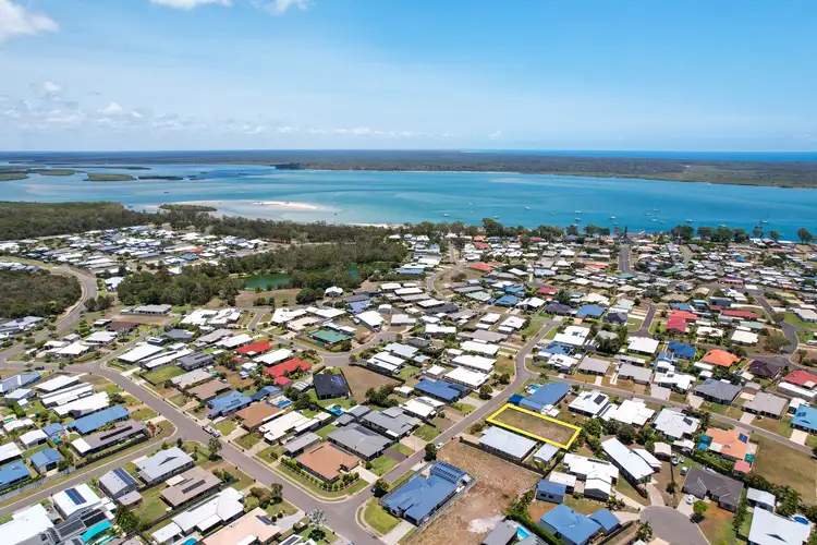 8 Pilbara Way, Burrum Heads QLD 4659