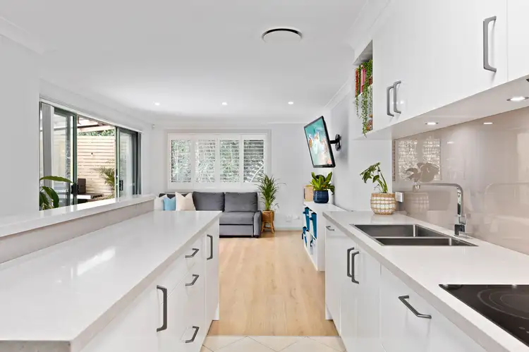 2/84 Griffin Parade, Illawong NSW 2234