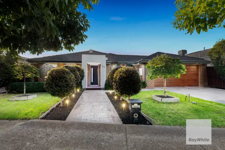 35 Lucas Terrace, Taylors Hill VIC 3037