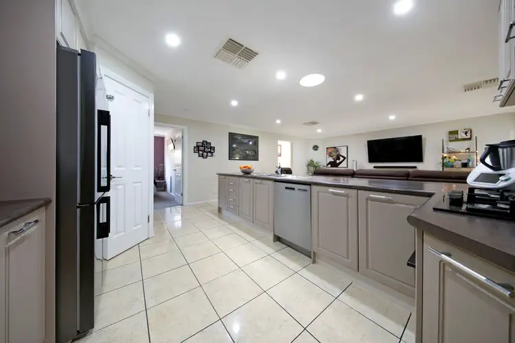 Sixth view of Homely house listing, 2 Roscrow Court, Clare SA 5453